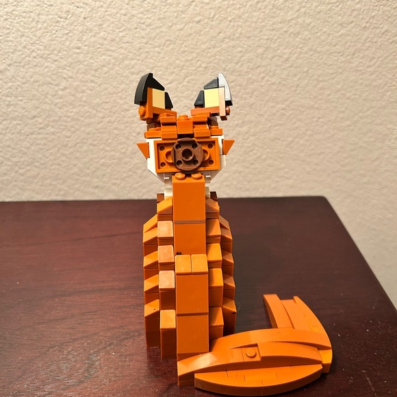 Red Fox Building Brick Model - Picture 4 of 8